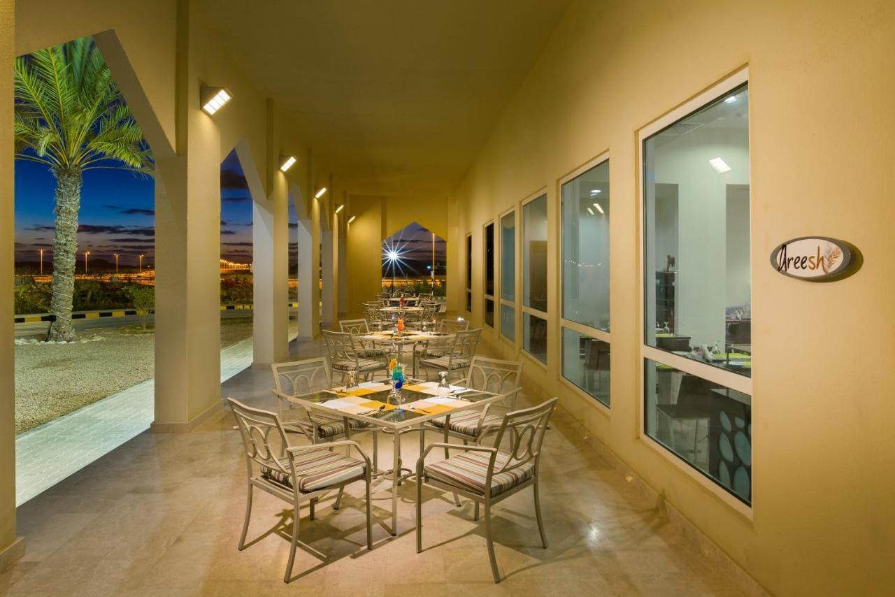 City Hotel Дукм Экстерьер фото
