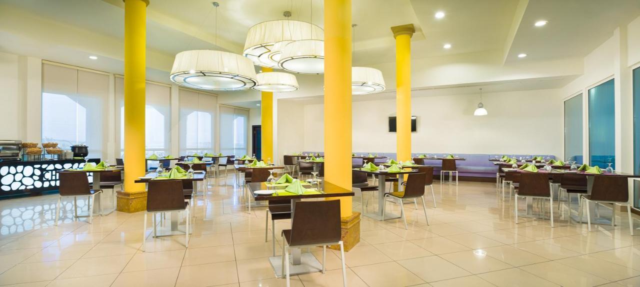 City Hotel Дукм Экстерьер фото