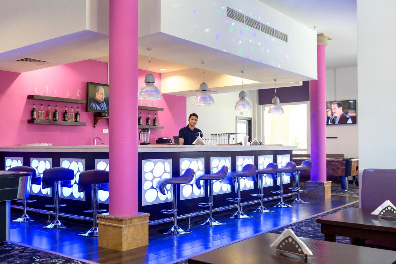 City Hotel Дукм Экстерьер фото