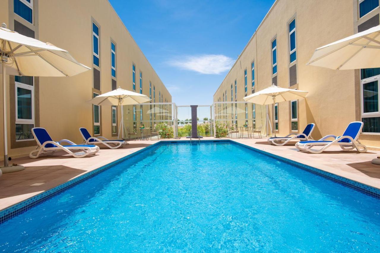 City Hotel Дукм Экстерьер фото