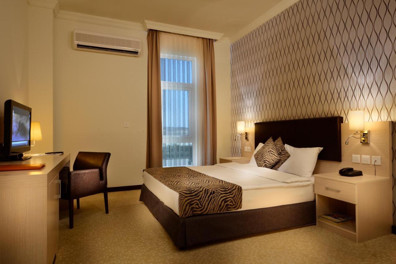City Hotel Дукм Экстерьер фото